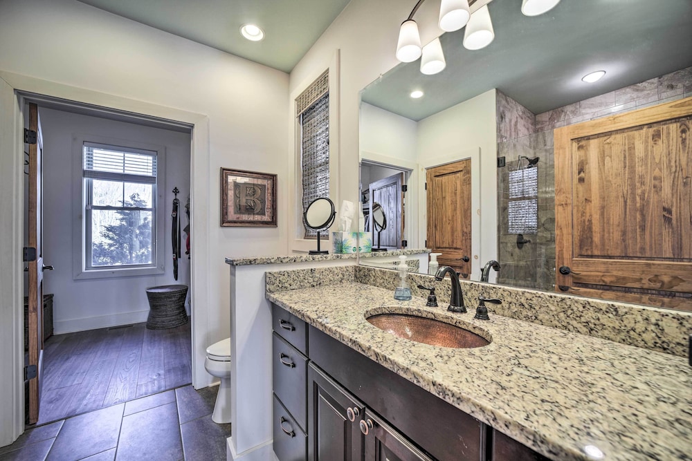 On 22 Acres: Cullowhee Craftsman Home w/ Mtn Views