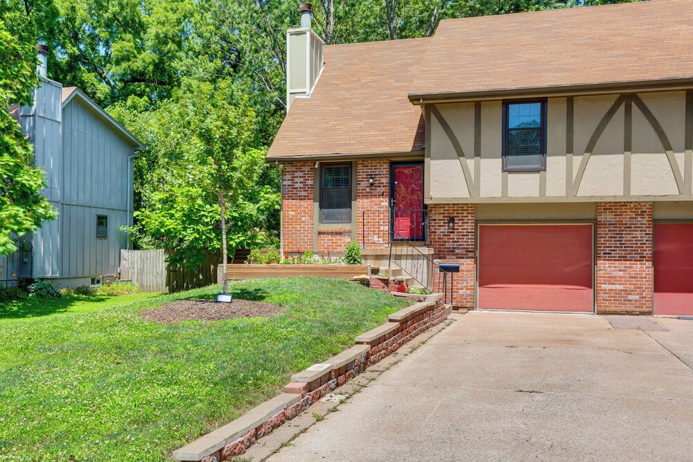 Shop, Dine & Unwind: Walkable Overland Park Home