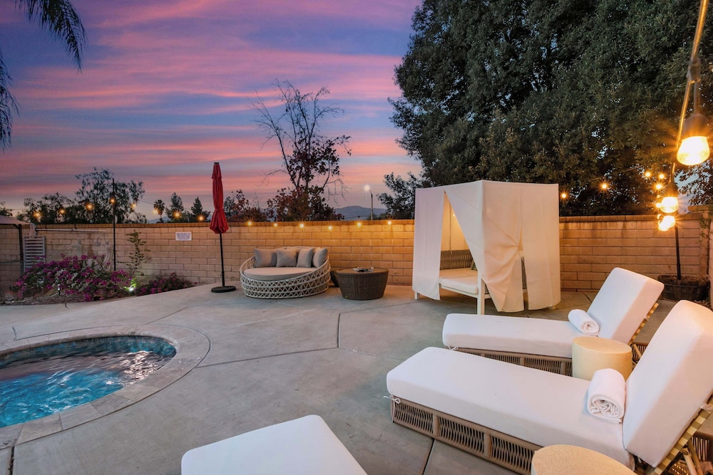 Luxury Pool Home w Theater Games & Mountain View