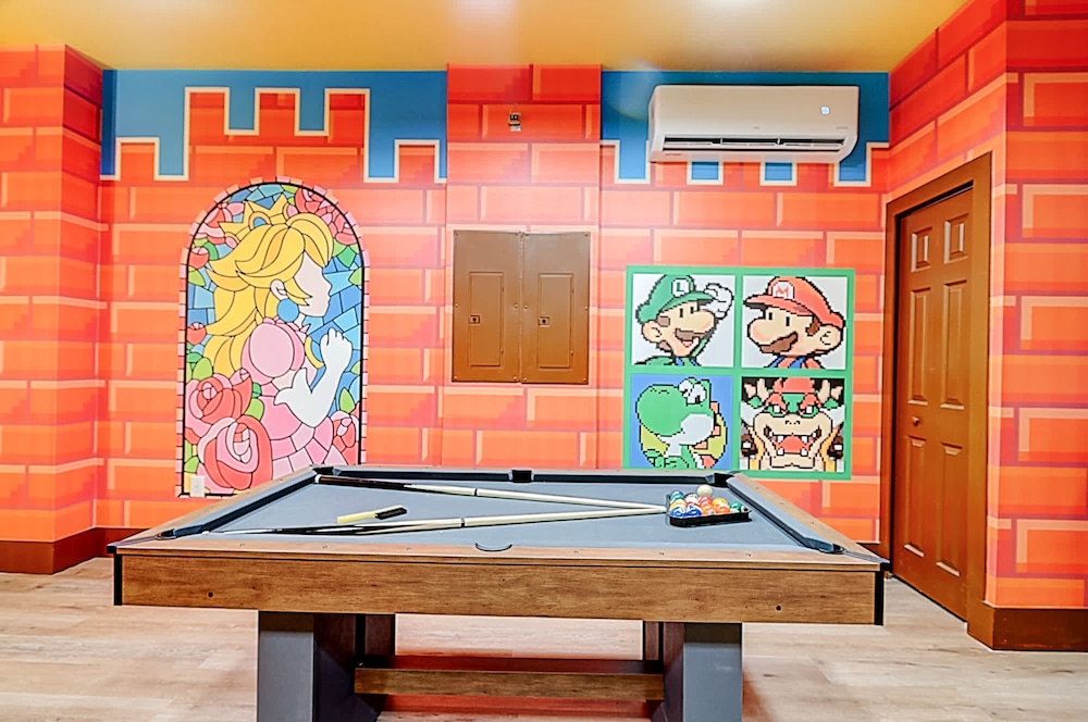 15807 Luxury 8 Bedroom Family Home With Game Room