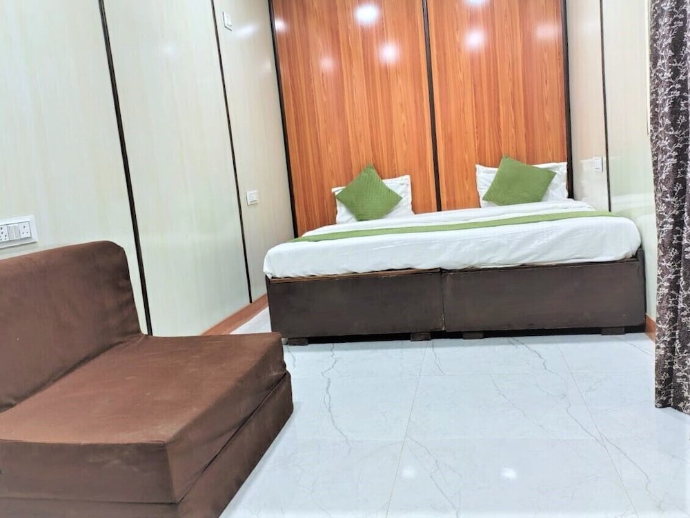 THE ROYAL CARGO RESORT