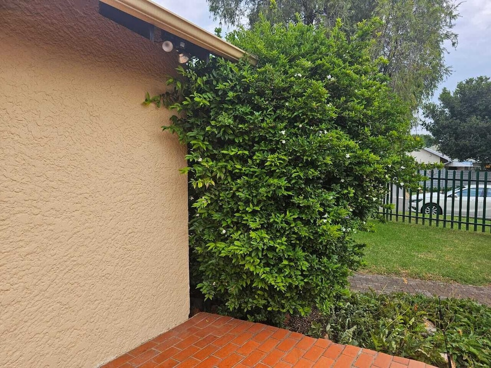 J&M GUEST HOUSE