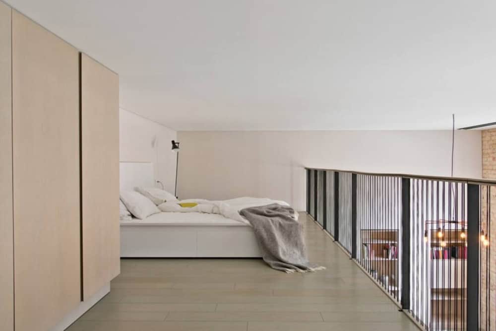 Luxury 1-bed Apartment in Vilnius Oldtown view 4
