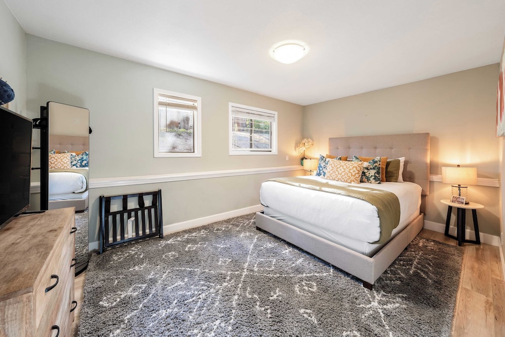 Geraldine Drive by Avantstay Hot Tub, Views, Walk to Trails + Game Room