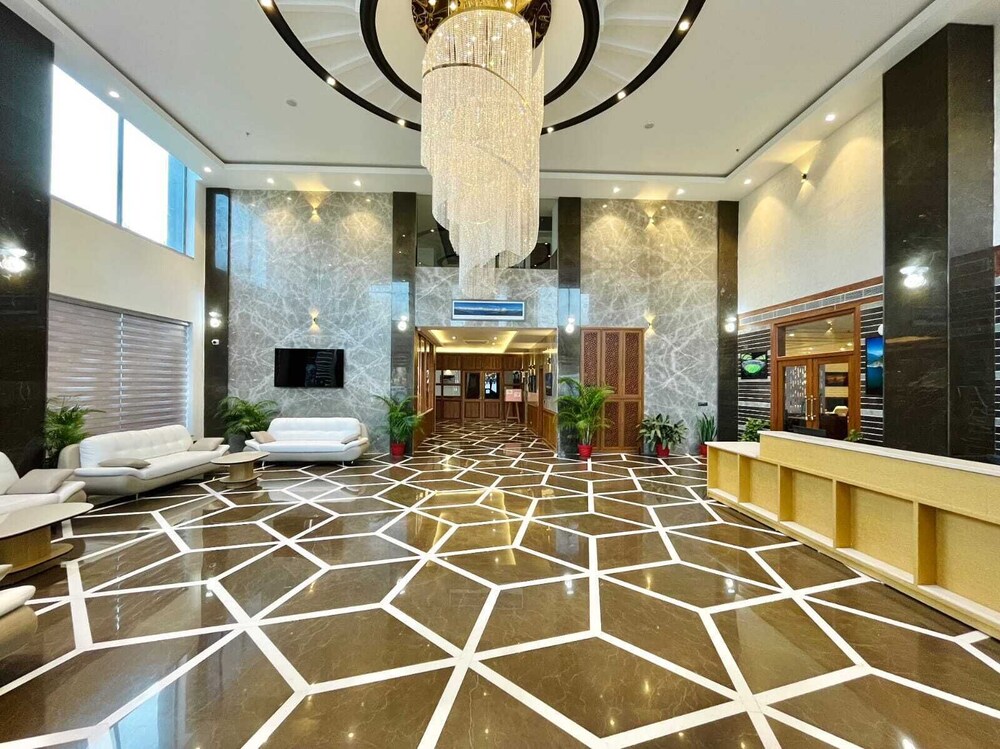 Le OVAL Hotel & Resorts