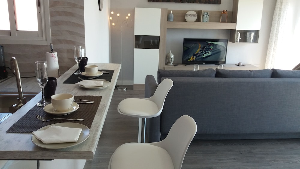 APARTMENTSUITESPAIN ATIC PANORAMIC BEACH