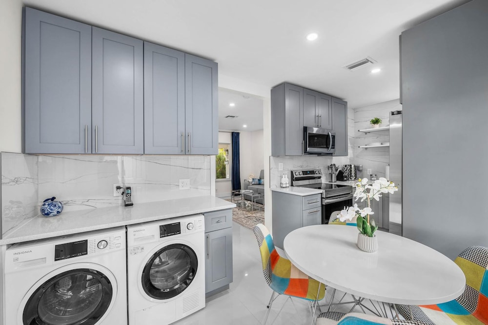 Uhost AI 4-unit Gem Mins to Las Olas Beach