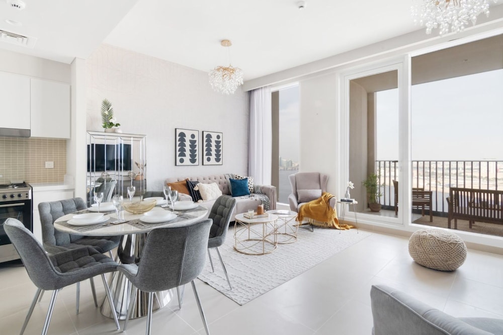 Luxury 2BR at Harbour Gate
