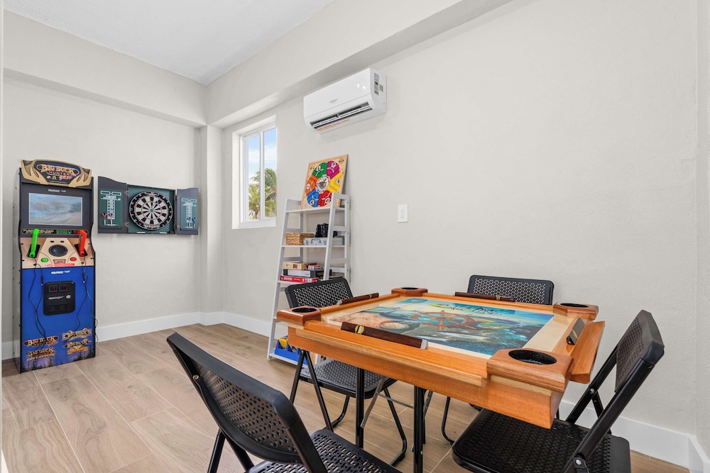 Aqua Verde Waterfront Lux Gem Dock Game Room