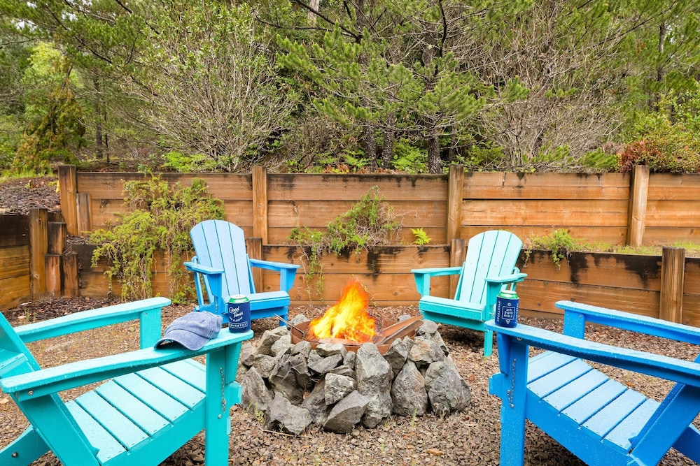 Buttercup Bay Hideaway by Avantstay Cozy Escape w Fire Pit Walk to Beach