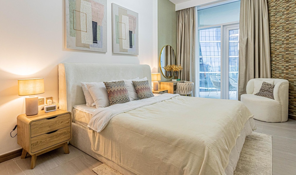Exclusive 1BR Urban Oasis Canal