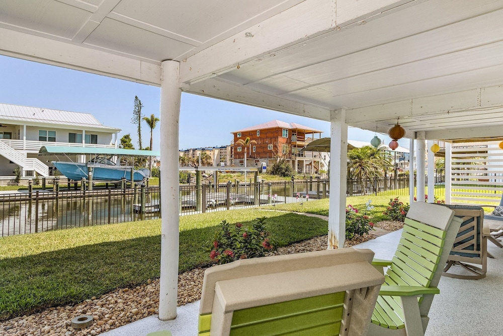 320 Bayland Breeze: Pet-friendly 2br W/ Water Views! 2 Bedroom Home