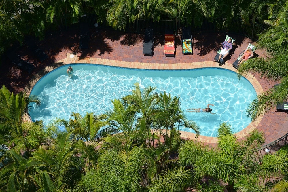 Main Beach Vacations - The Meriton on Main Beach - Property Image 1