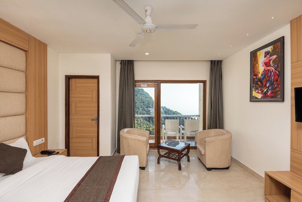 Shining hills by Lawrence Hotels