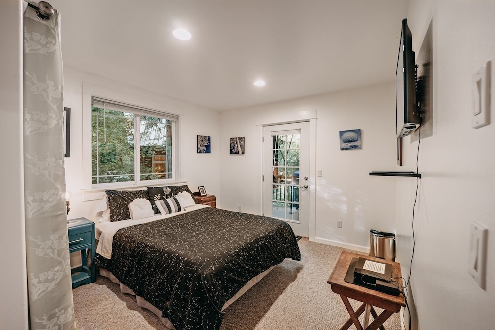 01sl - Hot Tub - Pet Friendly - Bbq - Sleeps 8 3 Bedroom Home by RedAwning