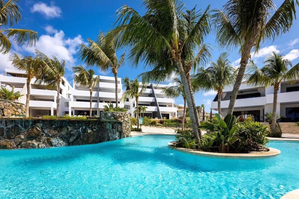 NEW Casa Luna Luxury Apartment at Blue Bay