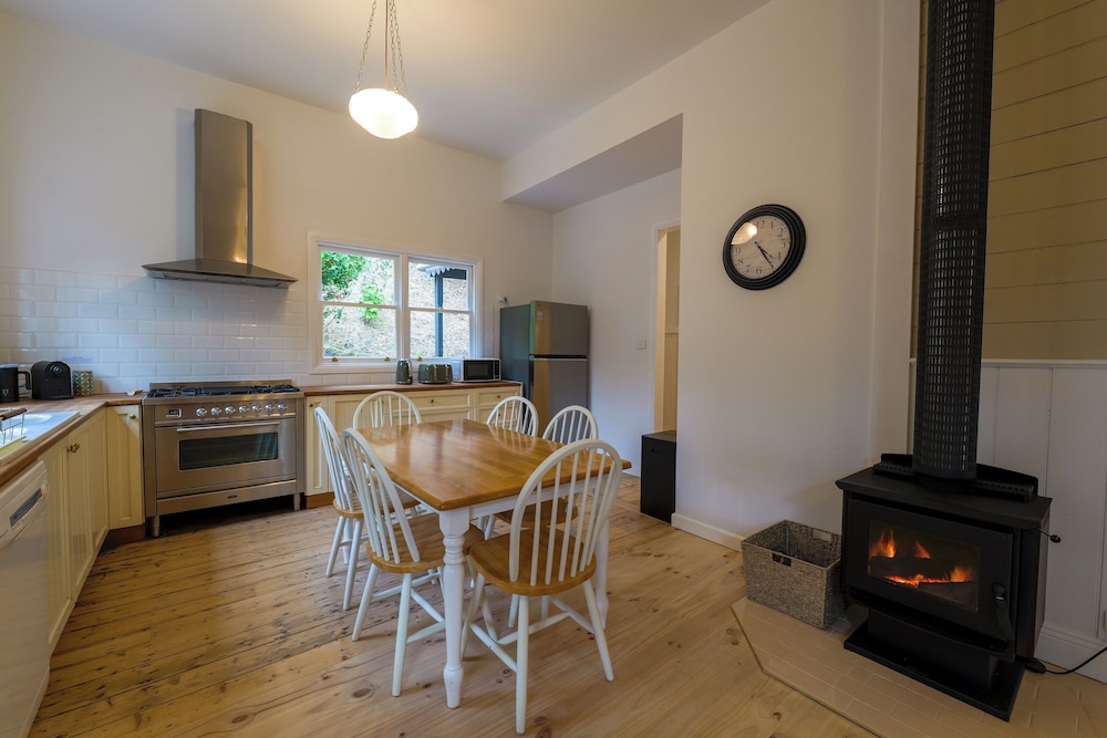 Ferntree Digs Cottage