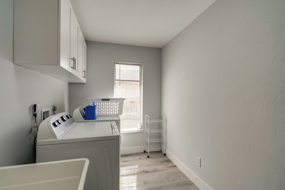 Game, Shop & Beach-hop: Family Home in Cape Coral