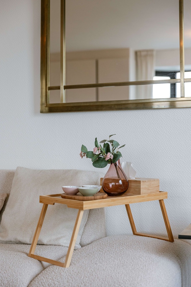 Hydro Palace - Stylish Charming Apartment With s