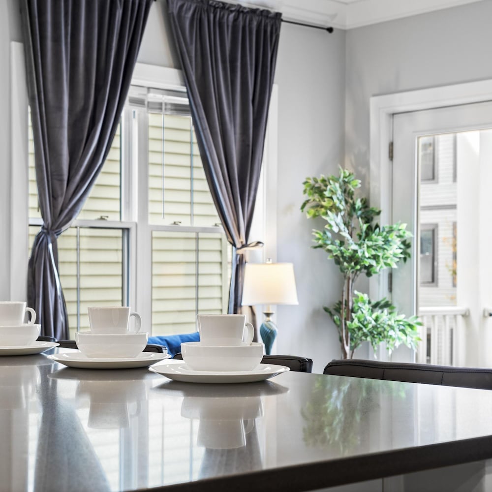 Boston Vacations - Luxury 2BD 2BA Near Logan Airport and T Station - Property Image 3