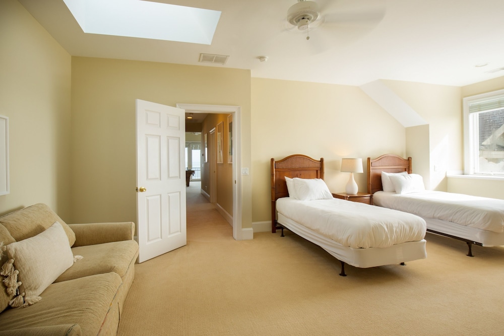 Lido by Avantstay Oceanfront Home w Pool Hot Tub Game Room Gorgeous Views