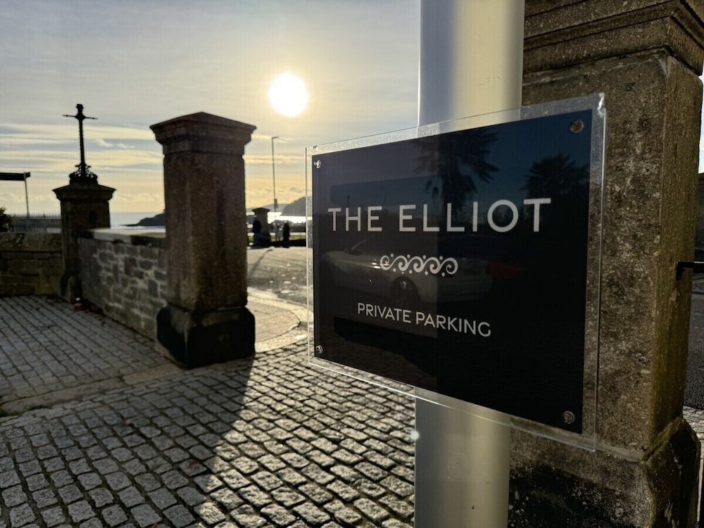 Elliott Terrace by Pureserviced.