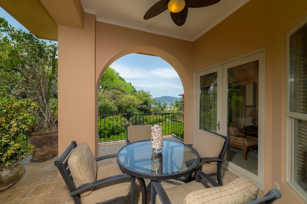 Bella Vista 8B 3 Bedr 3 1 2 Bath