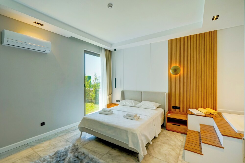 Saturn-4 PLANET LUXURY VILLAS