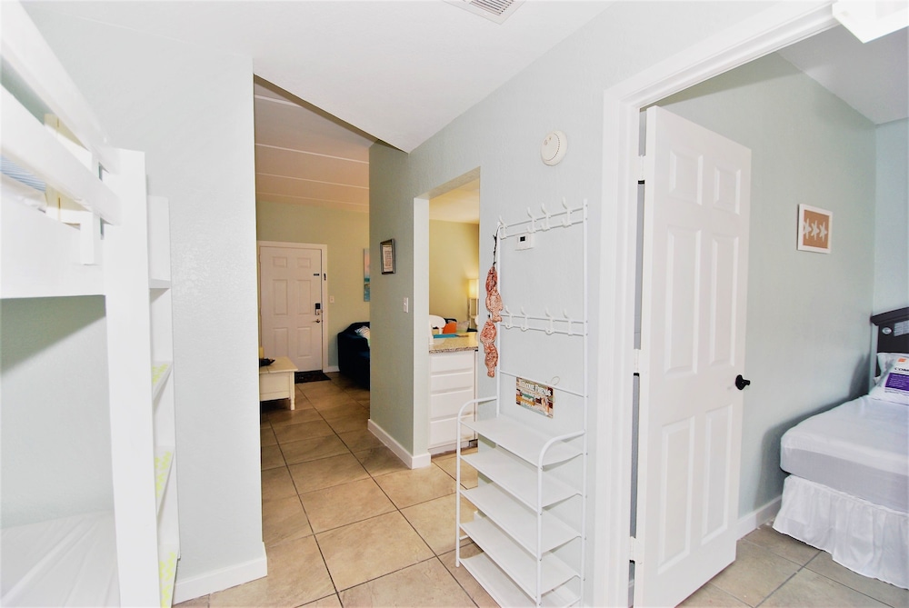 Trinity House Ii 1 Bedroom Condo by RedAwning view 2