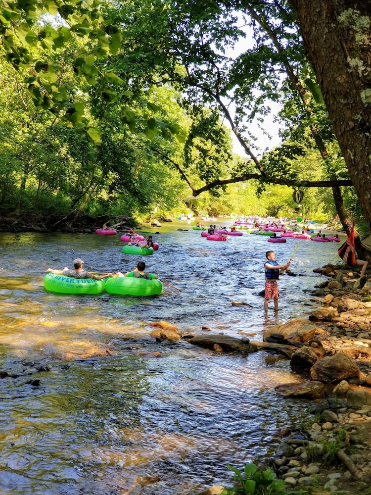 Bear Creek Lodge and Cabins in Helen Ga - Pet Friendly, River on Property, Walking Distance to downtown Helen