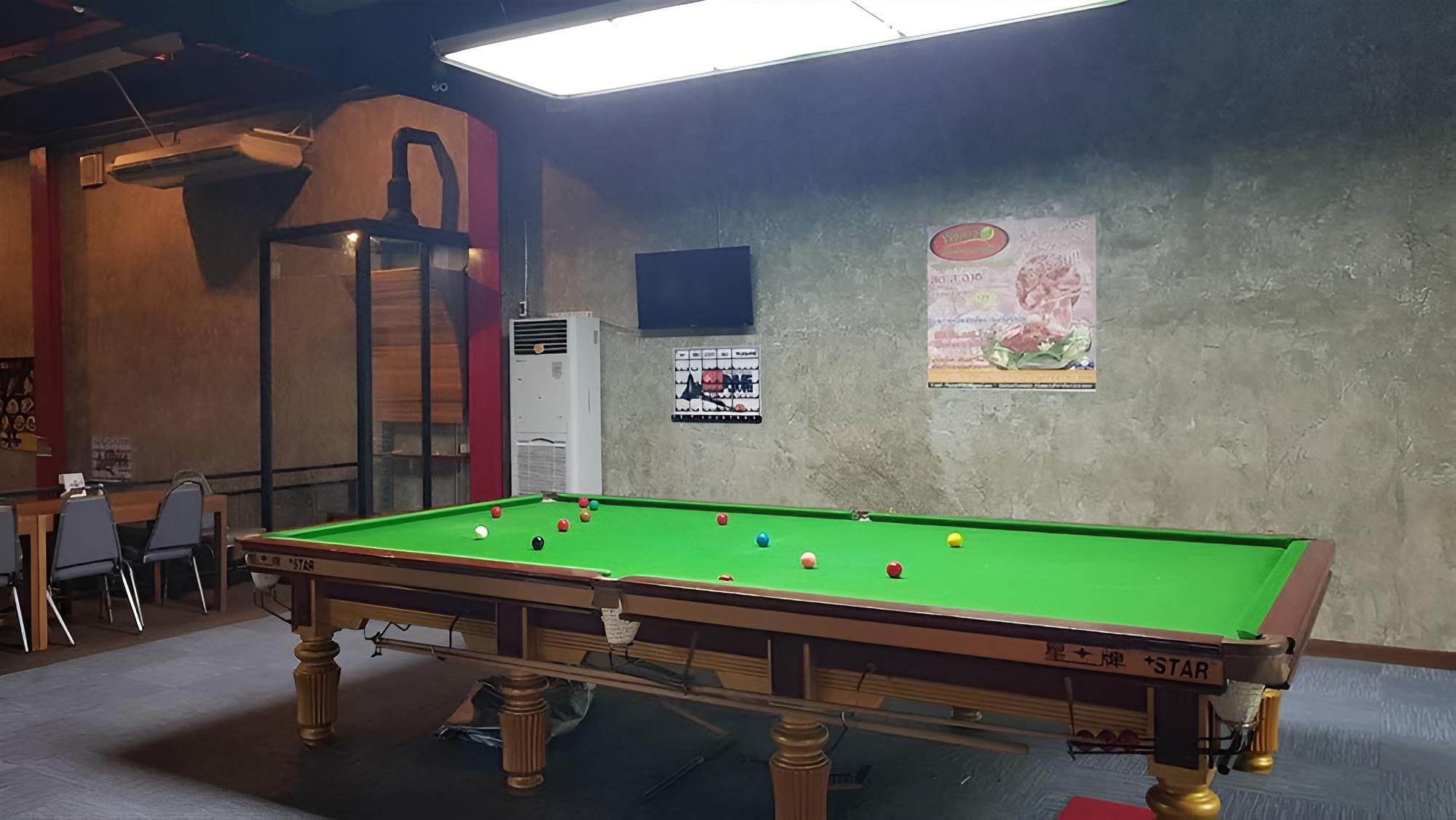 One Four Seven Hotel & Snooker Bar