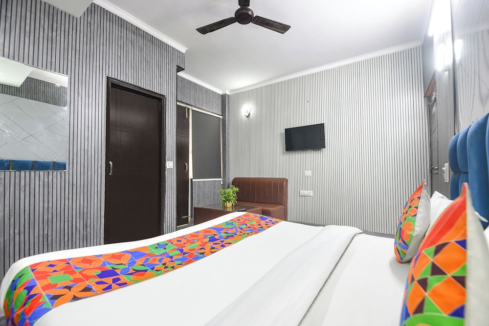 Fabhotel Happy Residency