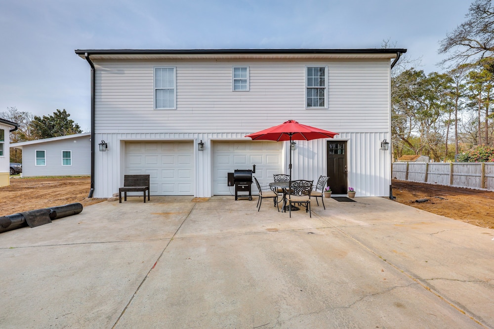 Walk to Pier: North Carolina Getaway in Oak Island