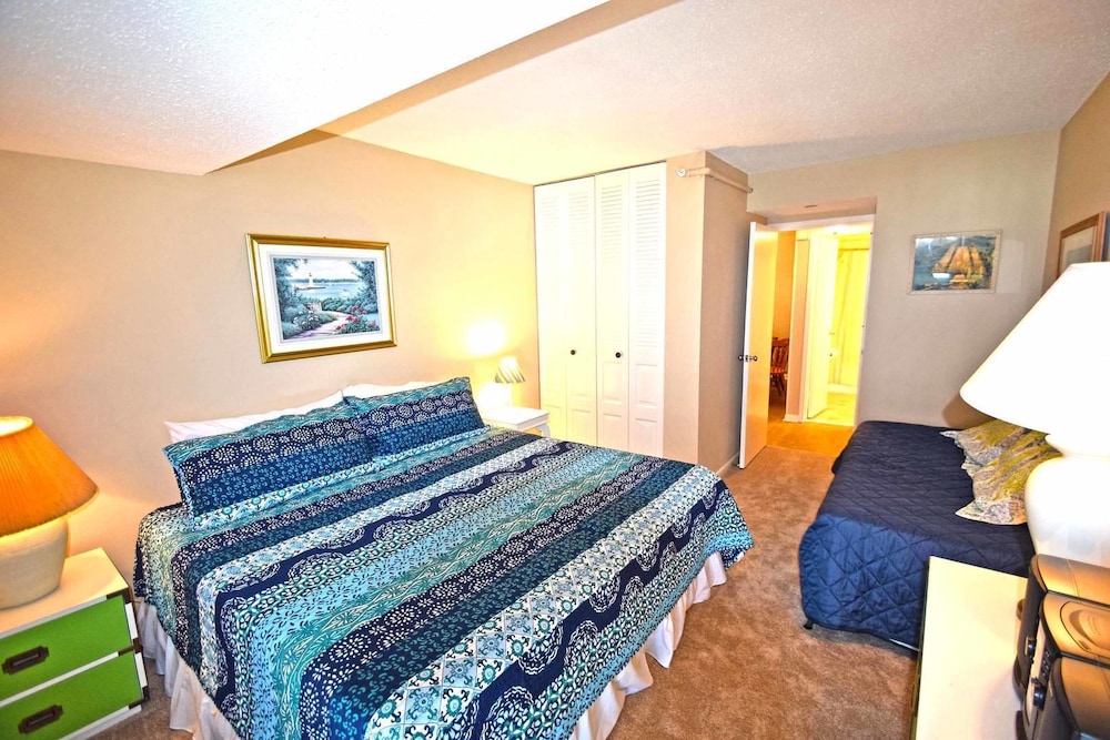 Braemar 503N 2 Br condo by RedAwning