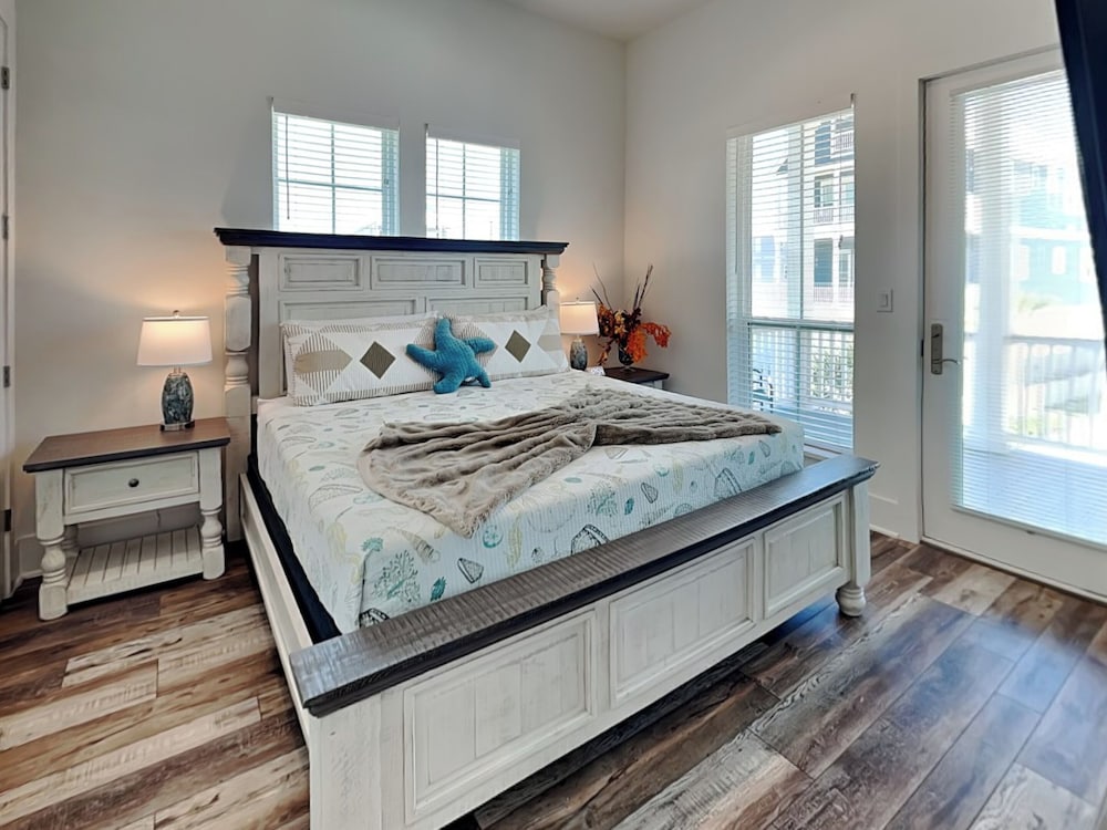 Seabreezy Lane by Ryson Vacation Rentals