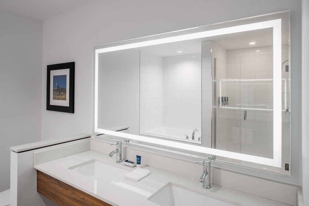 Grande Prairie Vacations - Four Points by Sheraton Grande Prairie - Property Image 2