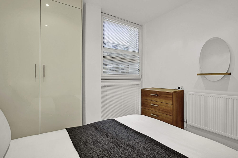 Urban Retreat: Stylish 1-bed Bliss
