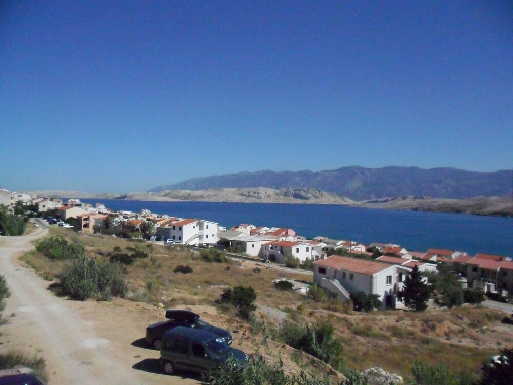 Sarin - Free Parking and Flat Internet - A1