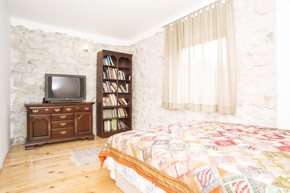 Exo Log Cottage view 4