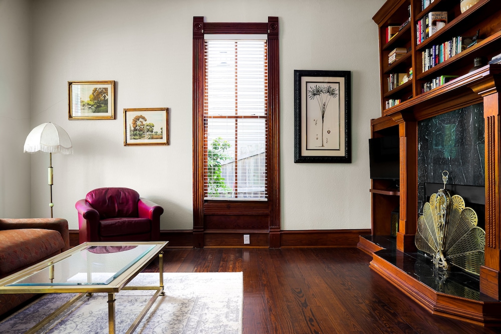 Brava House Bed and Breakfast