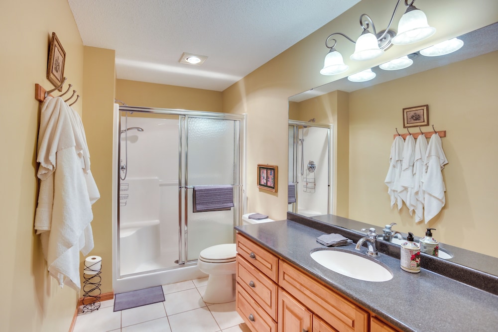Hot Tub + Fireplace: Cozy Home on Howard Lake!