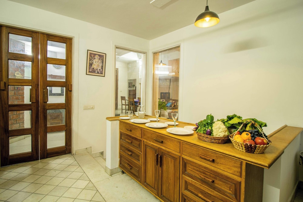 Opulent Antique 6BR Villa in Gurugram