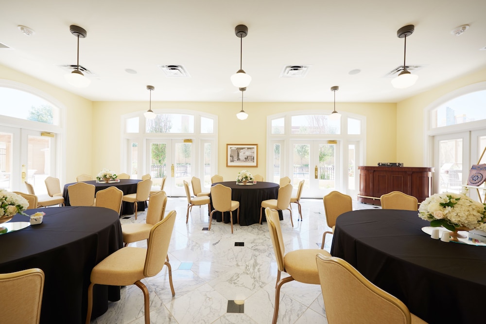 Big Spring Vacations - Hotel Settles - Property Image 7