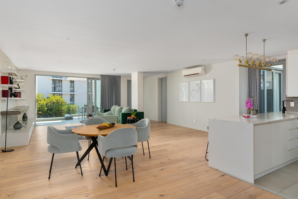 Modern 2bed Apt in Green Point Cape Town Nobelium