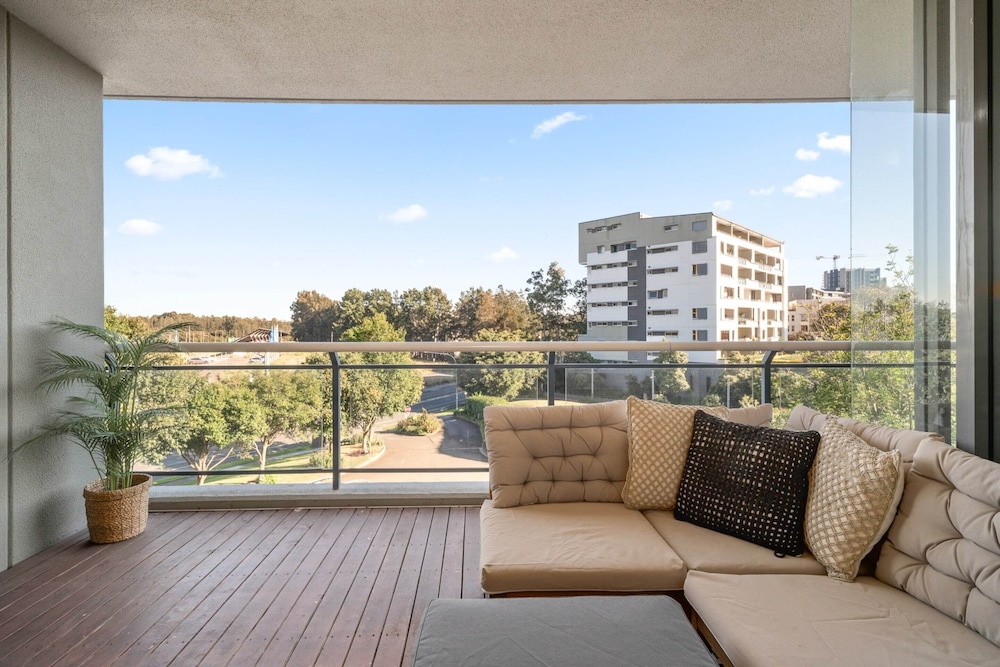 Bright 2-bed Apartment Near Wentworth Point Sights