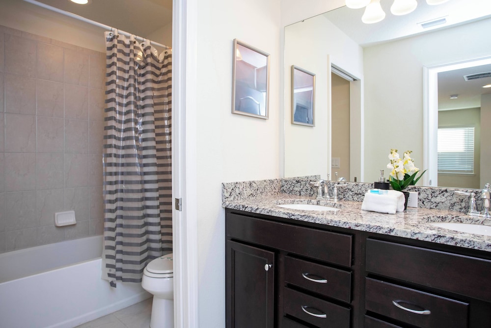 Gorgeous Themed Townhome at Windsor at Westside WW8915 view 4