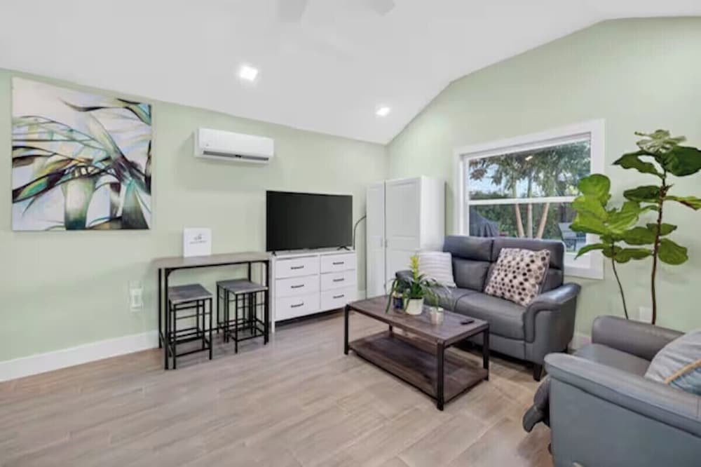 Paradise by the Sea - Cottage