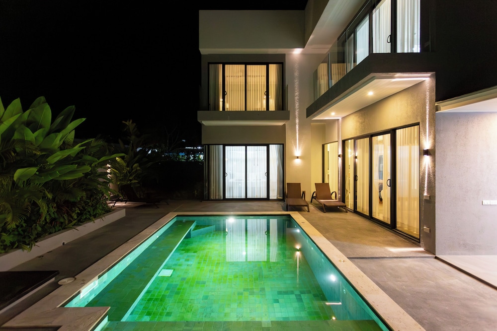 Family PoolVilla Near the Pier V266