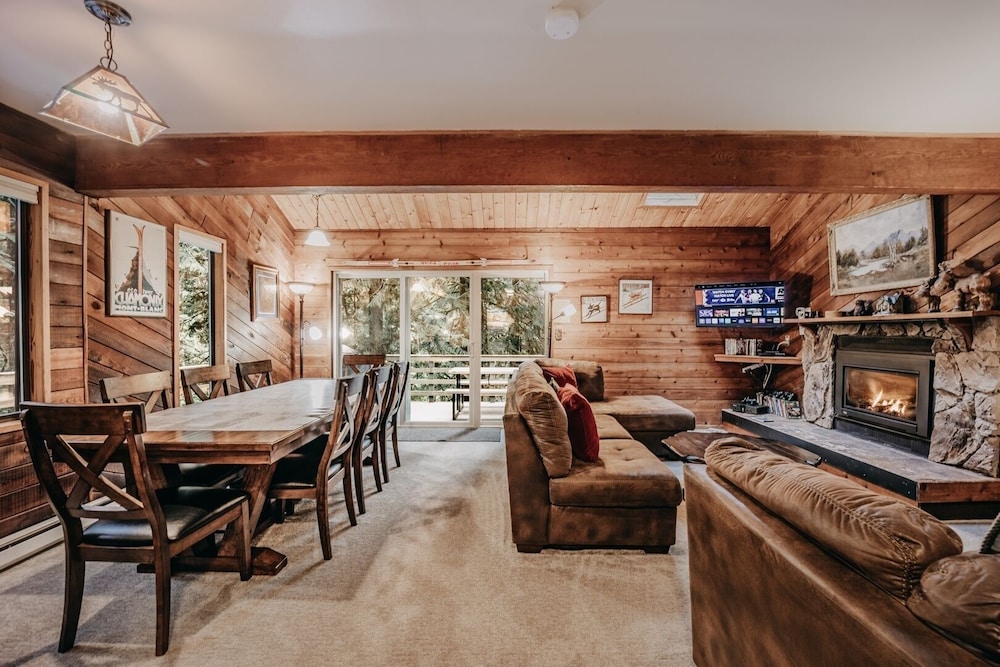 26sl - Hot Tub - Bbq - Game Room - Sleeps 8 3 Bedroom Home by RedAwning