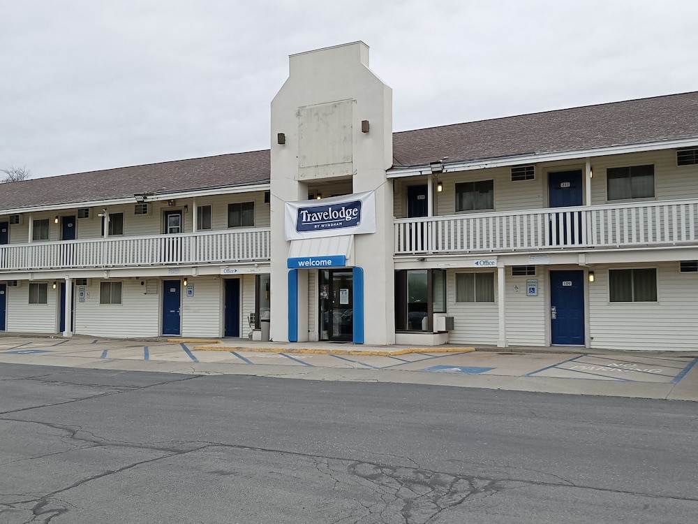 Hotel Travelodge by Wyndham Brattleboro VT - Image 1